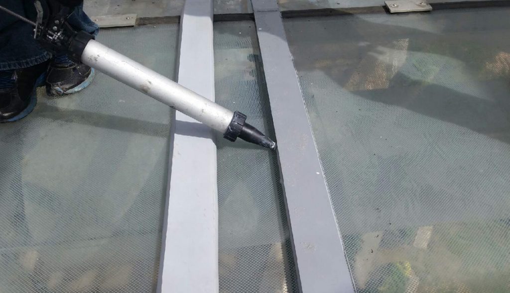 Silicone glass roofing sealant